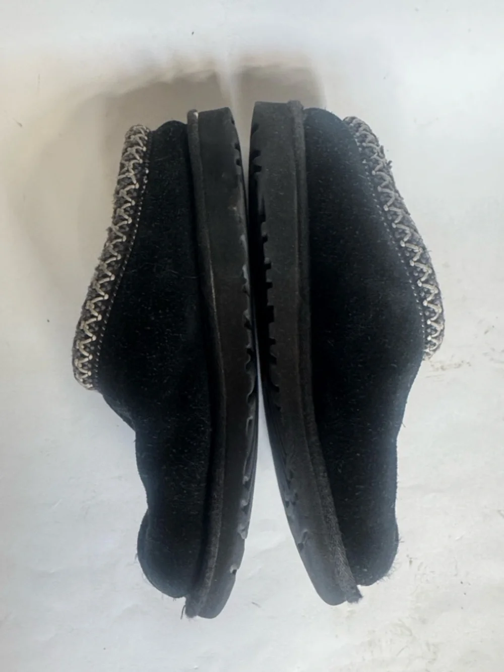 UGG Tazman Slipper Mules Child Size 5  = Womsns 6/7 Black Suede GUC $100